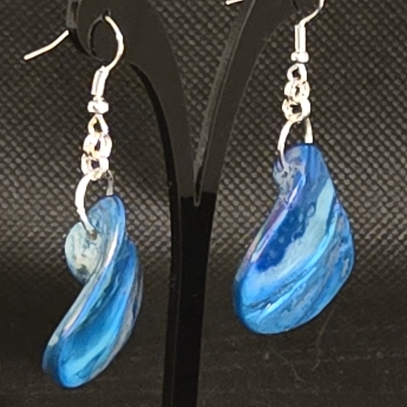 Dyed shell earrings - Picture 2 of 6